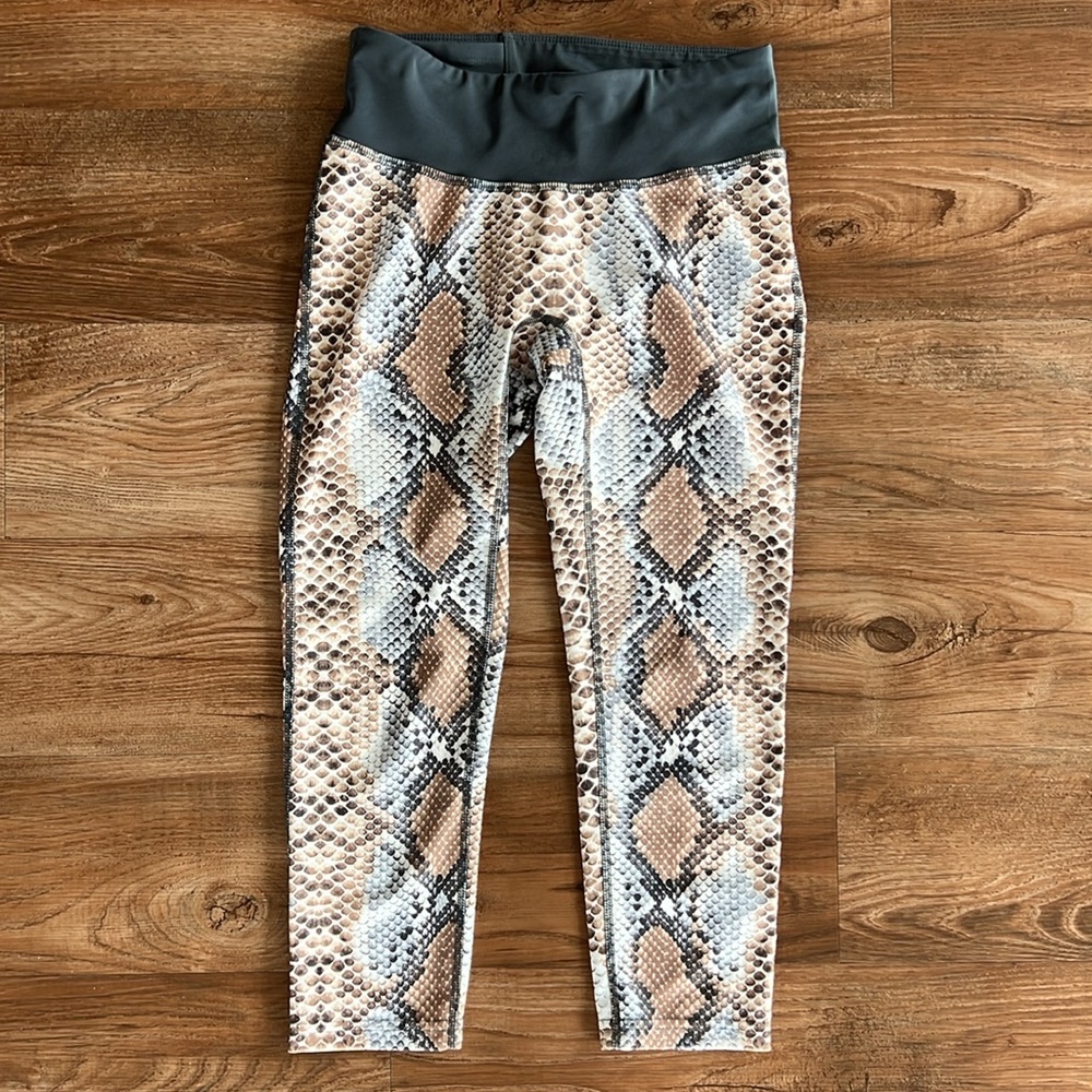PrismSport Python Capri Legging - Picture 8 of 11